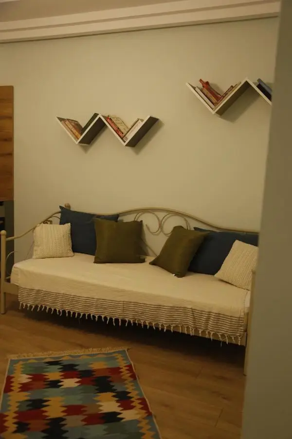 Illyrian studio apartment 2