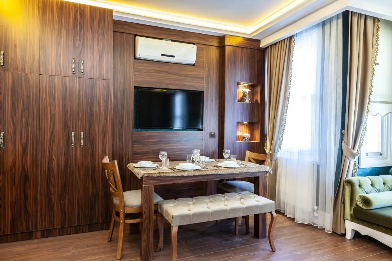 Rose Mansion by Otantik Suites