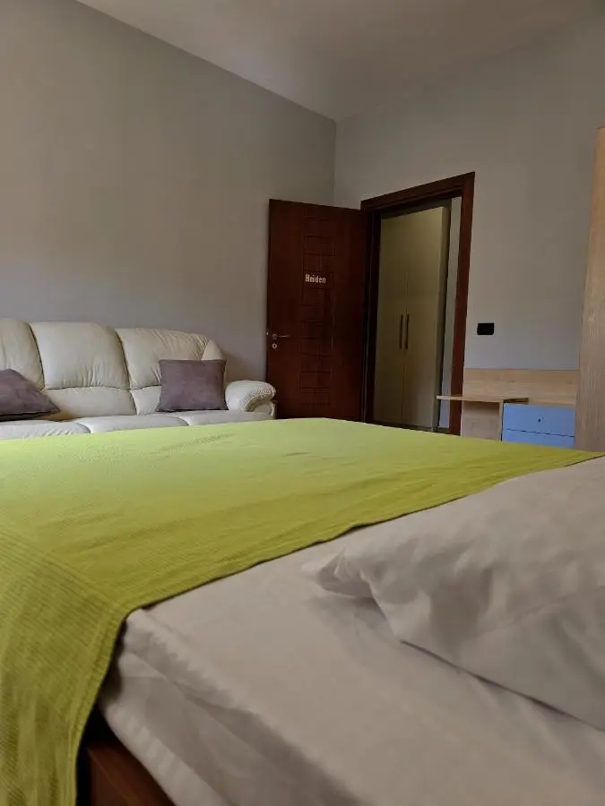 Elly Apartment
