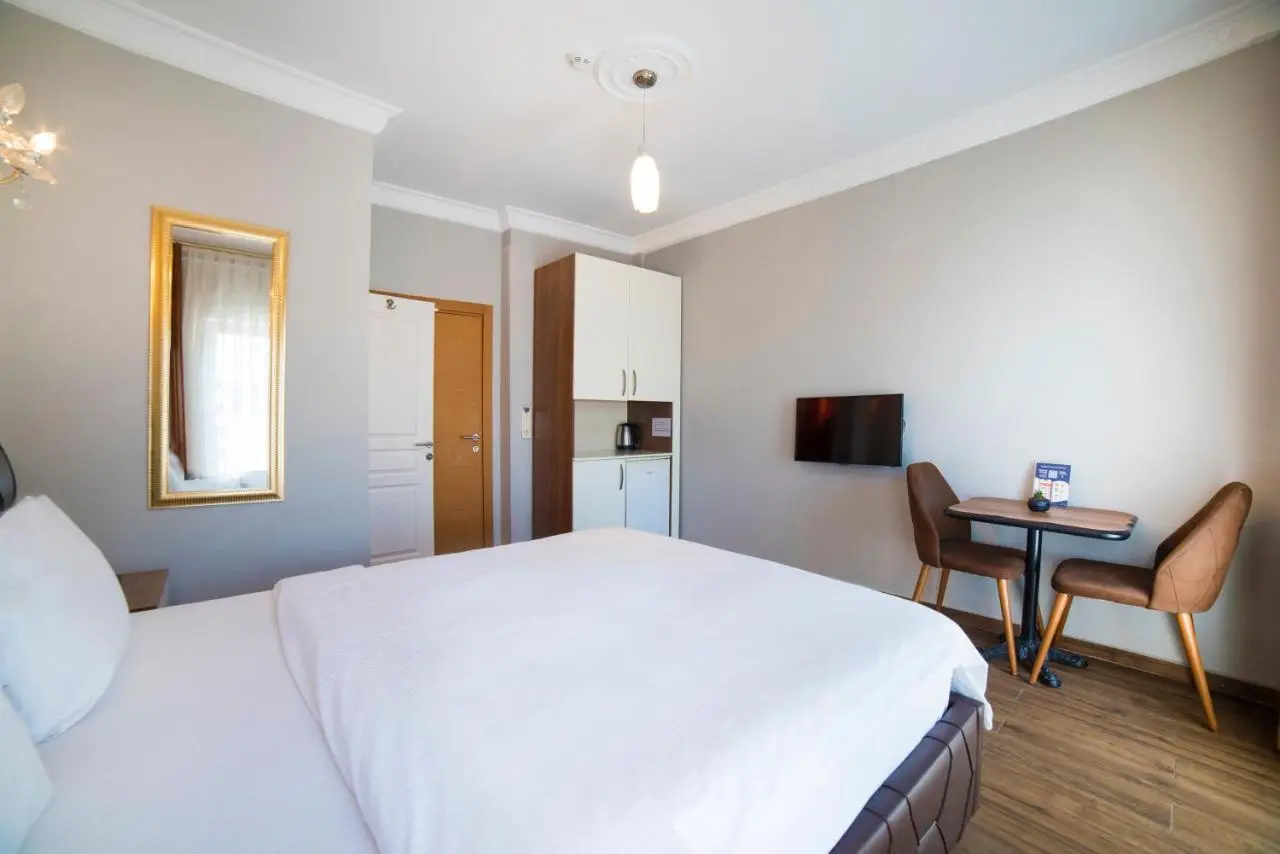 Zendy Suite Hotel