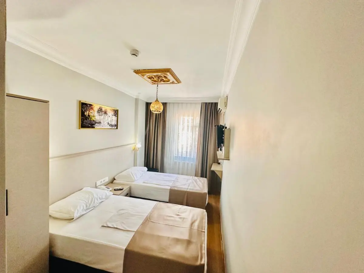 Crowned Exclusive Hotel