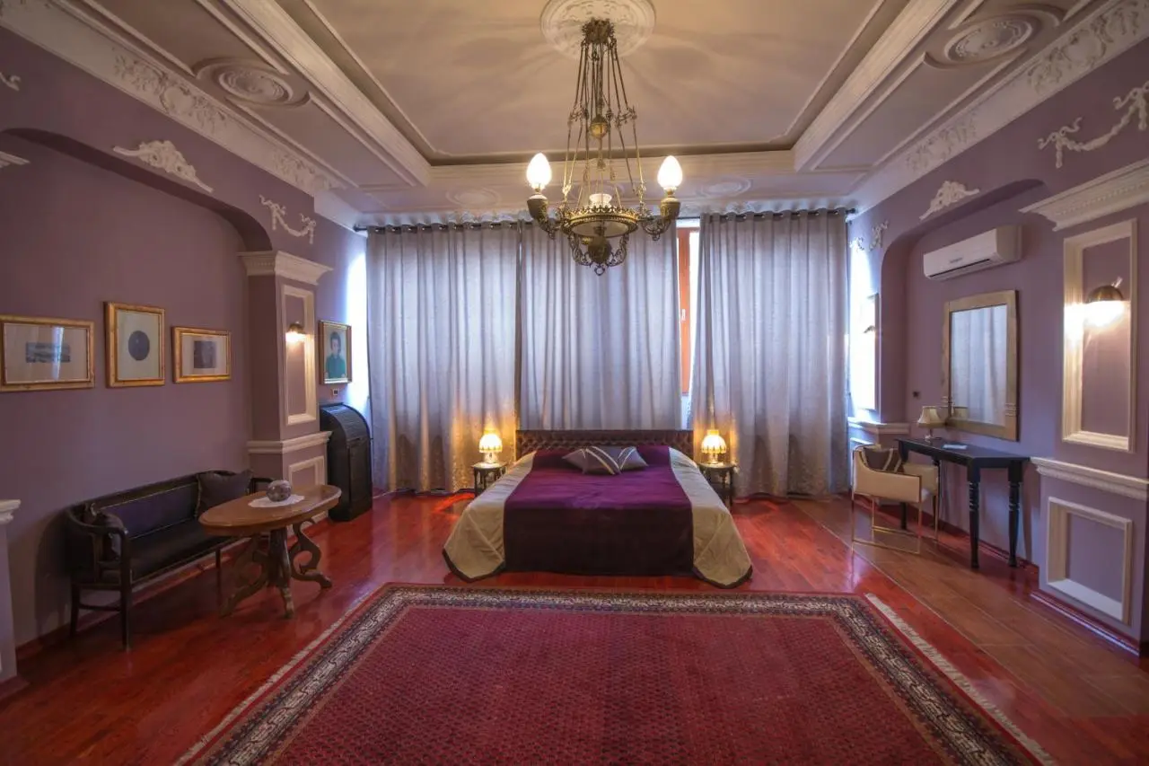 MICHELE Hotel