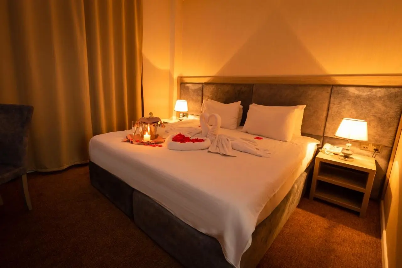 Grand Midway Hotel