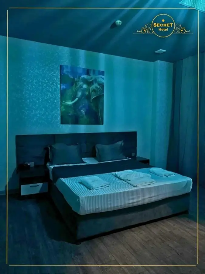 SECRET HOTEL