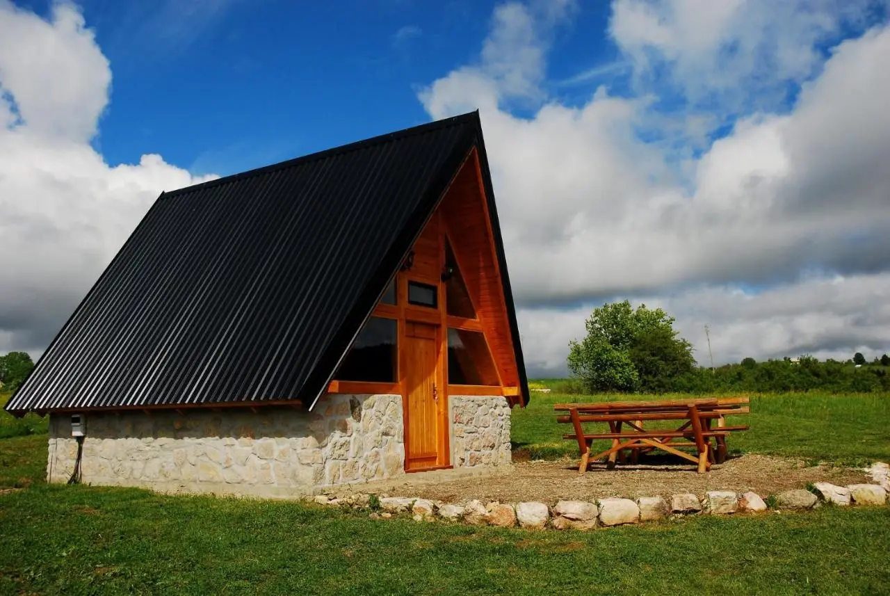 Mountain bungalows and a Hobbit House - Jazavčije Rupe