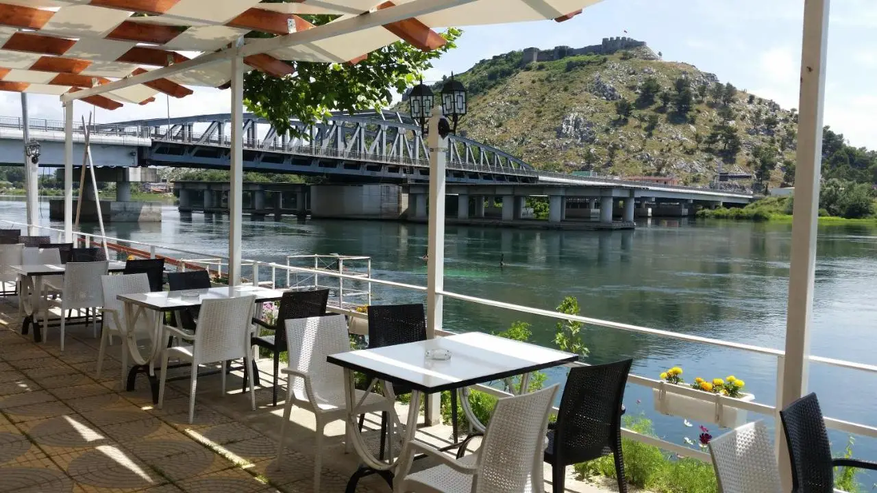 Hotel Vataksi