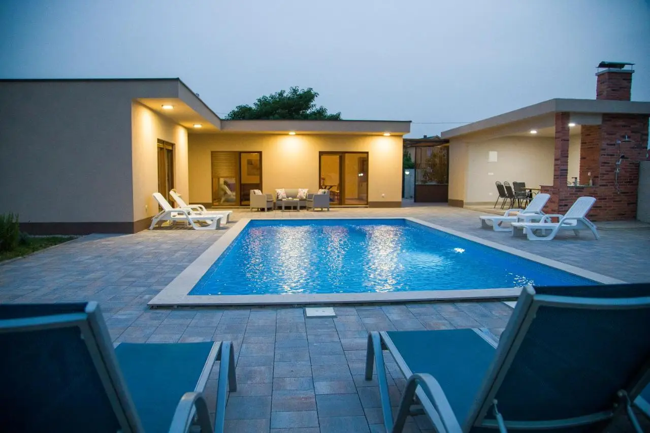 Luxury Villa G Residency