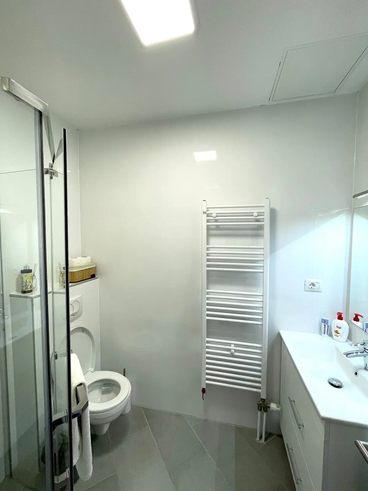 Beautiful White Studio Apartment Lejla