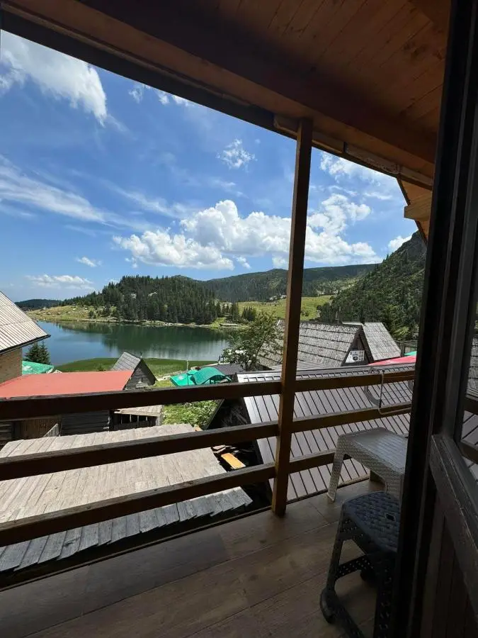 Prokoško jezero Zlatna koliba