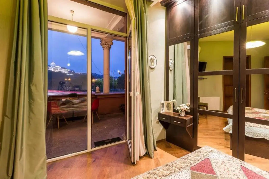 Apartment Baratashvili street