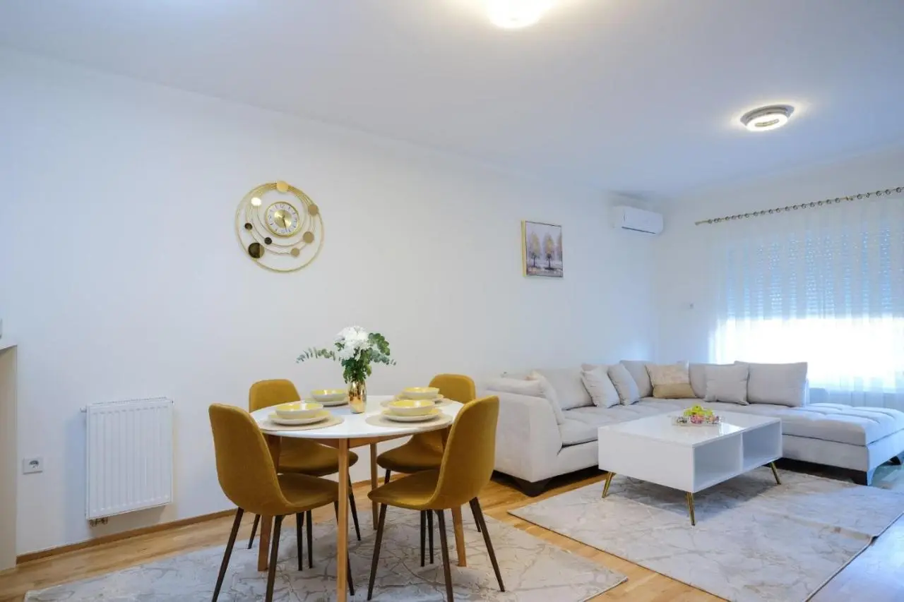 Lux Sara Apartments