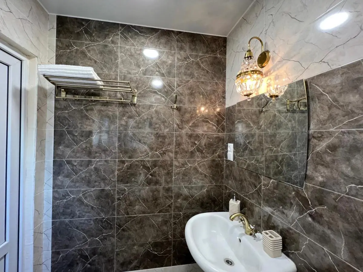 Lola Apartments TBS