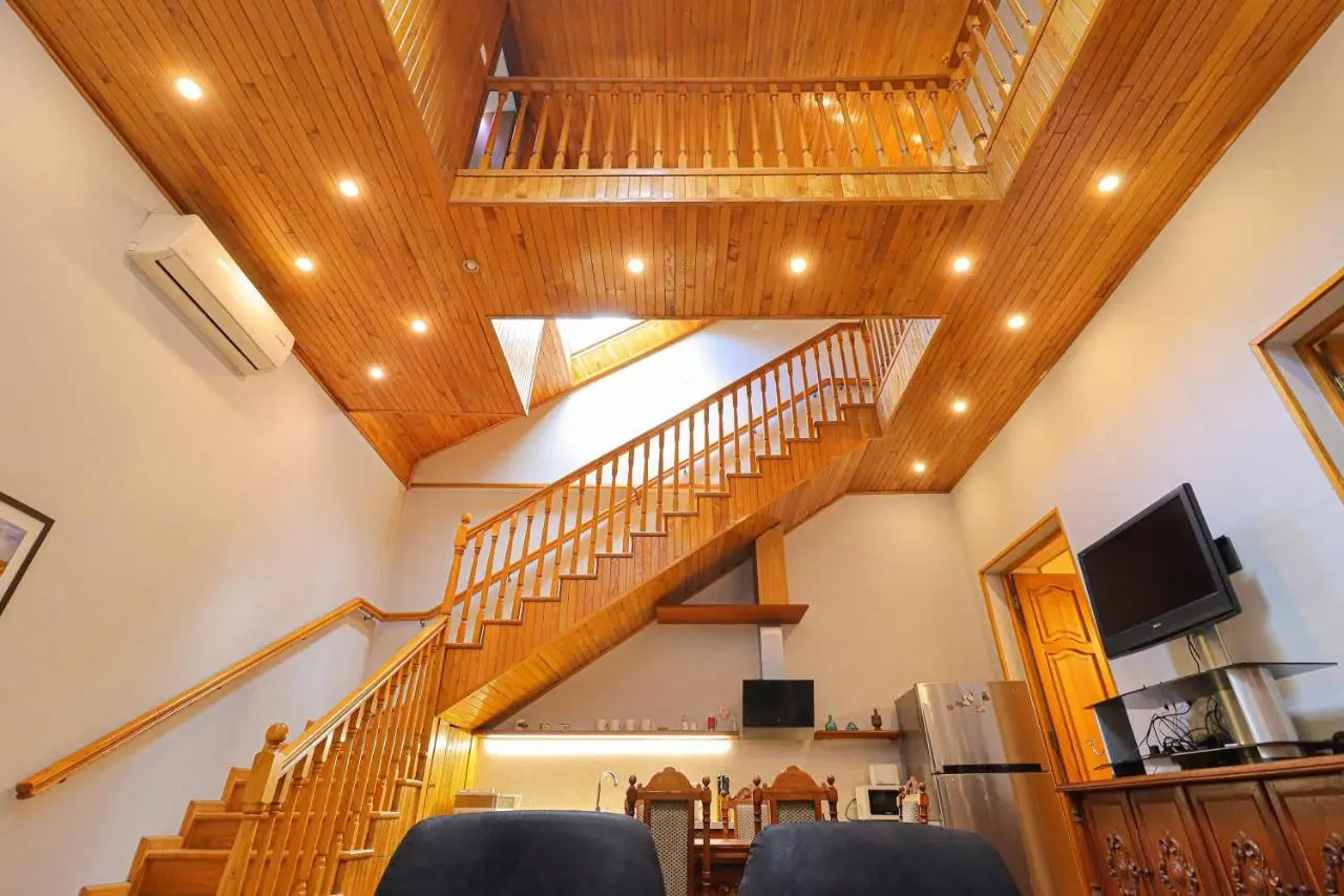 Central 4BR Apt for Groups & Families - By Wehost