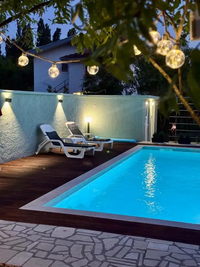 Almond Buna PoolHouse