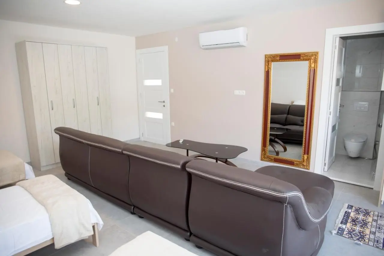 Kovac Riverfront Apartments
