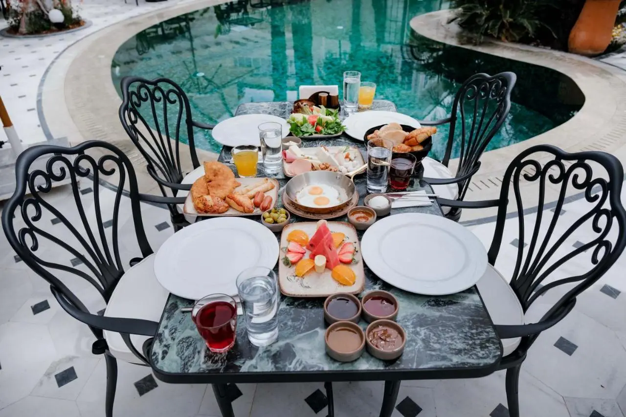 Elegance East Hotel