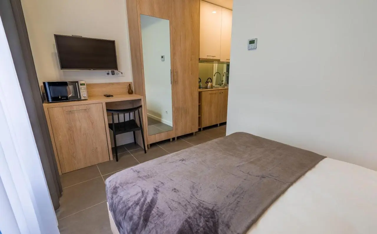 8 Rooms Apartotel On Meidan