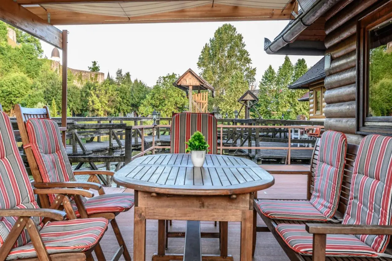 House on piles, Una river 'Apartman Una'
