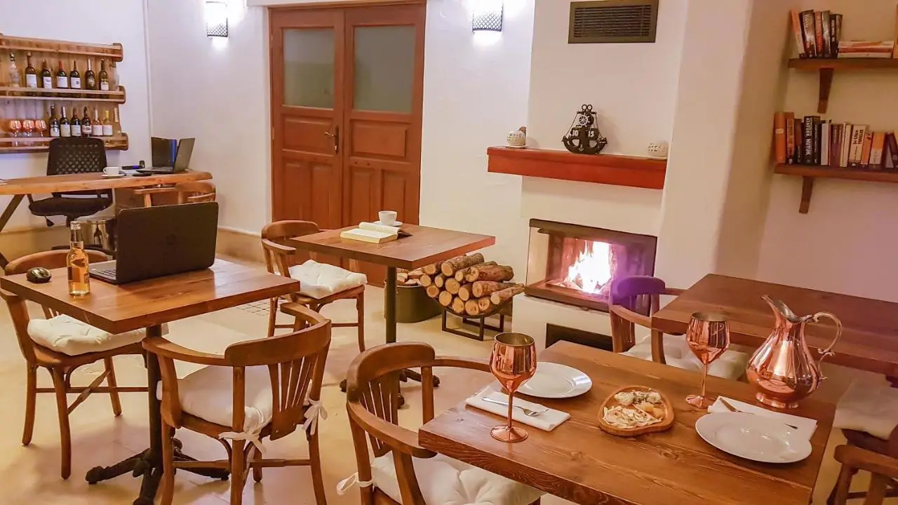 Rebetiko Hotel