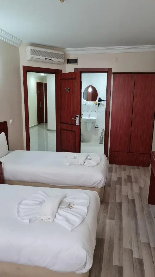 EMOS HOTEL