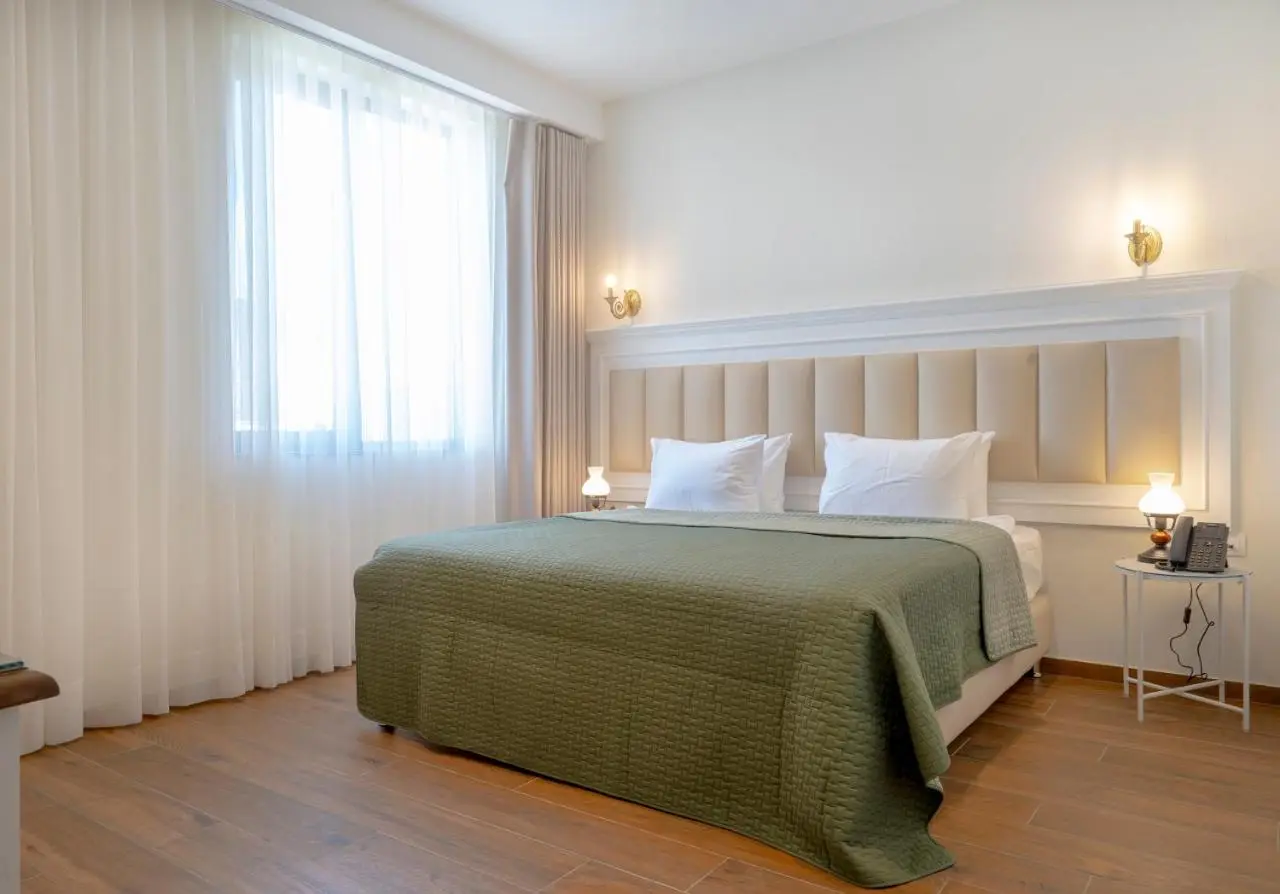 Iris Hotel