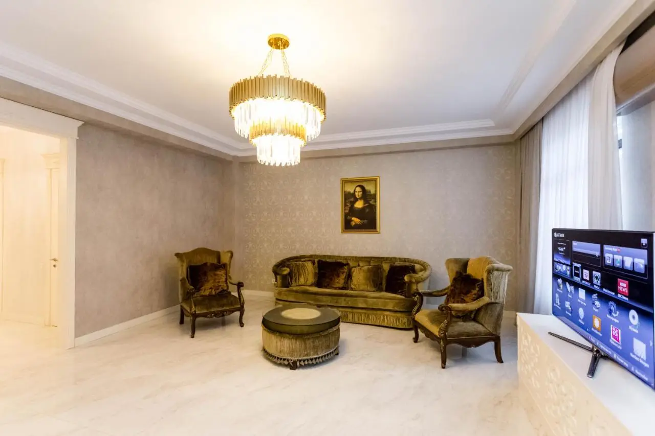 2 Bedroom Deluxe Apartment In The City Center