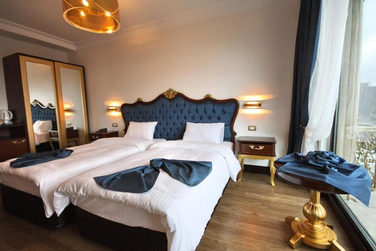 Bab-i Zer Hotel