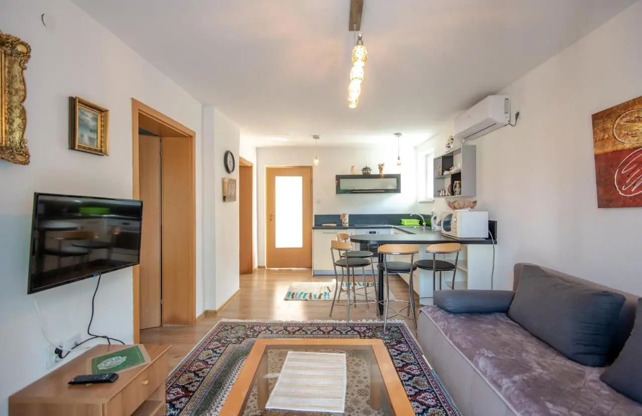 Apartman MirA