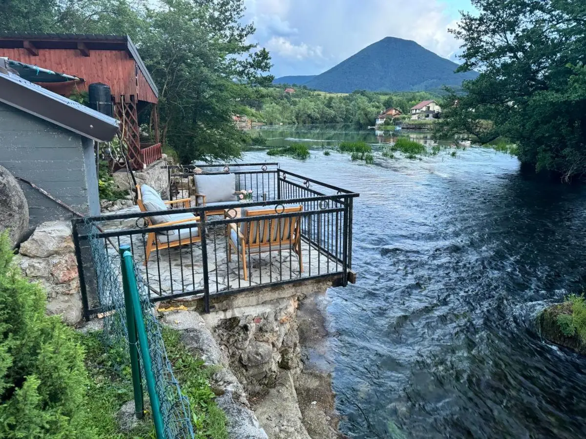 Hotri House On The River Island