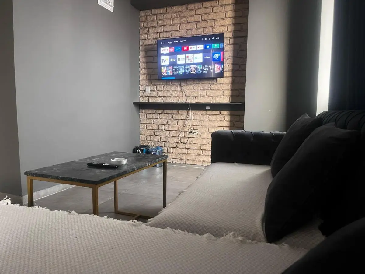 216 Hill Suites