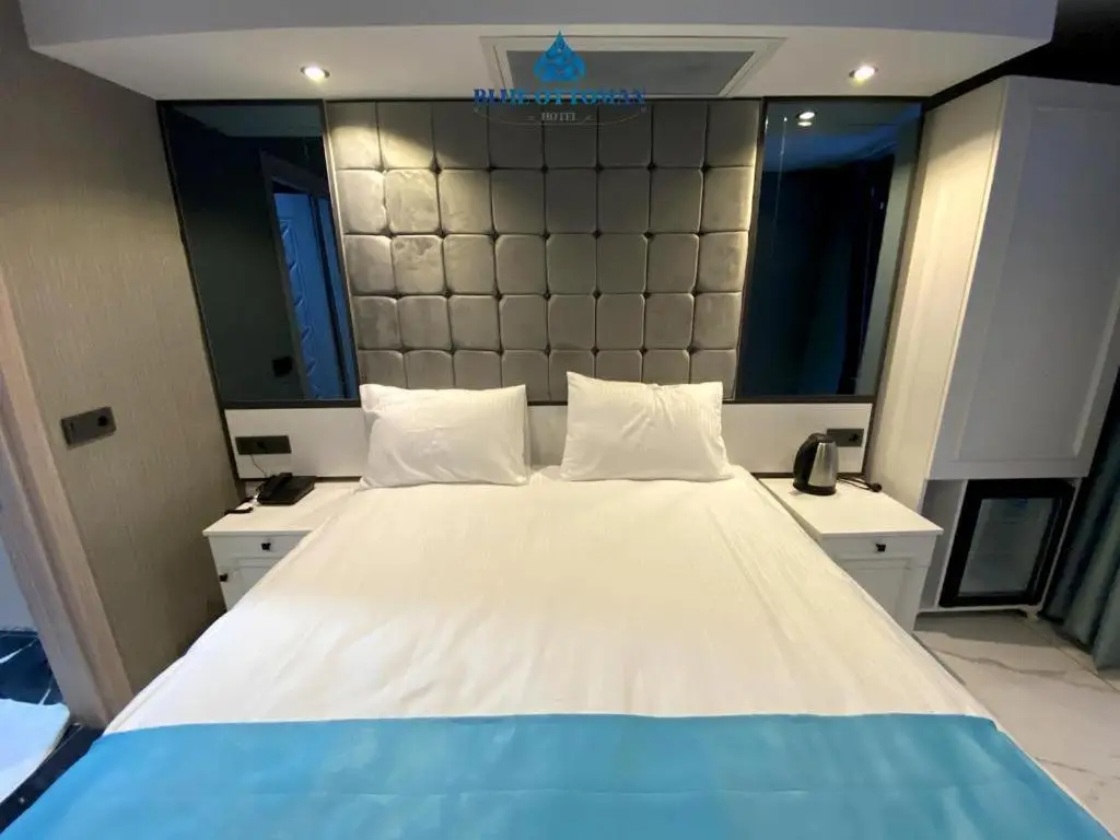 Hotel Blue Ottoman