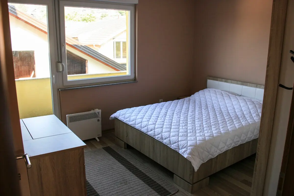 ☆ Quiet + Cozy Spacious apt with a balcony ☆