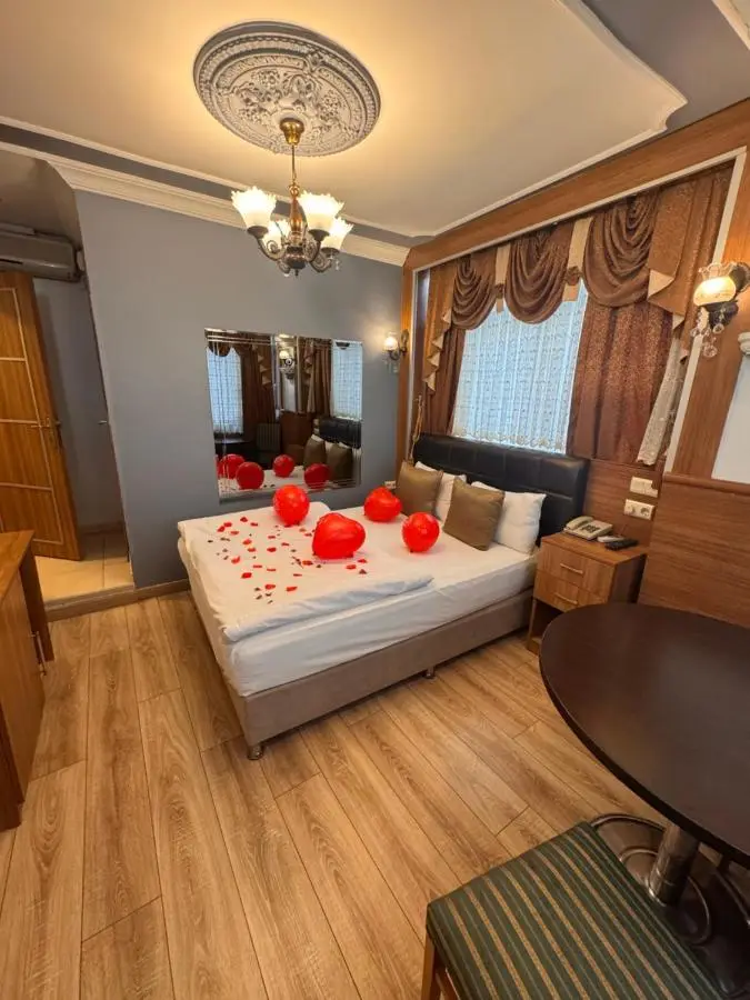 GROSS HOTEL