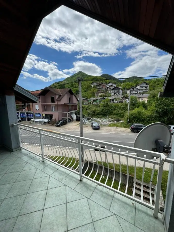 Idas Guesthouse - Kuća na jezeru - Haus am See - Privatunterkunft - Čelebići kod Konjica