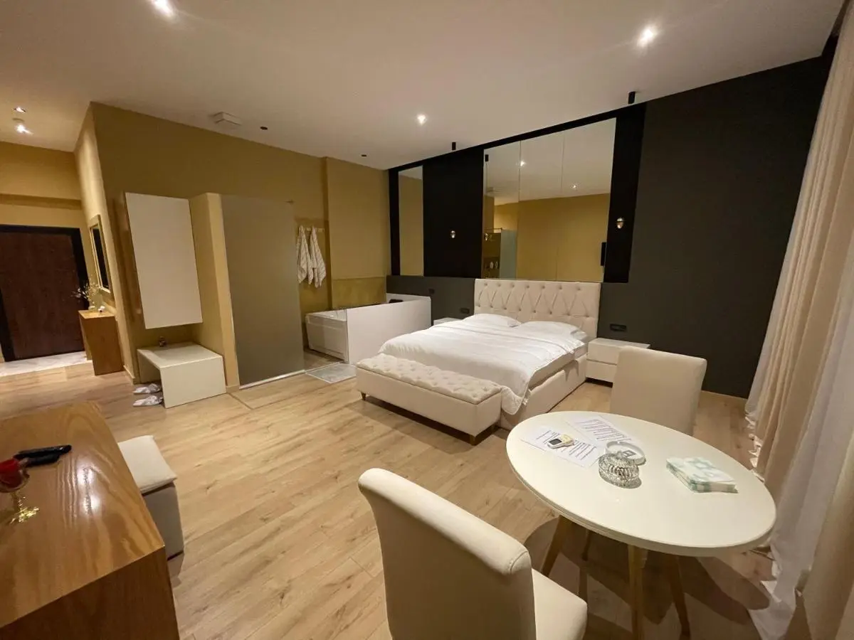 Luxury Jacuzzi Suite- Astir,Tirana