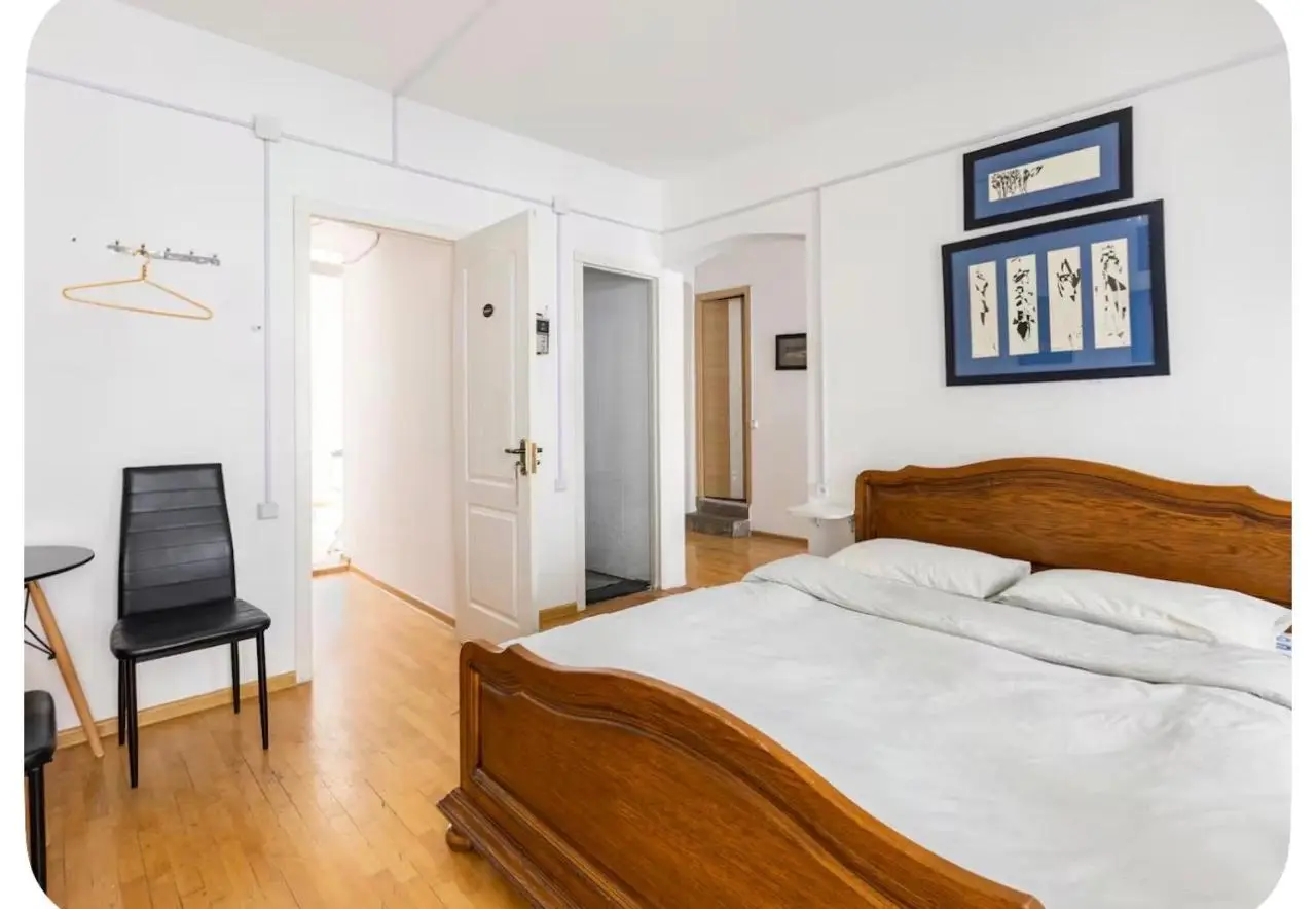 Room in Center 2