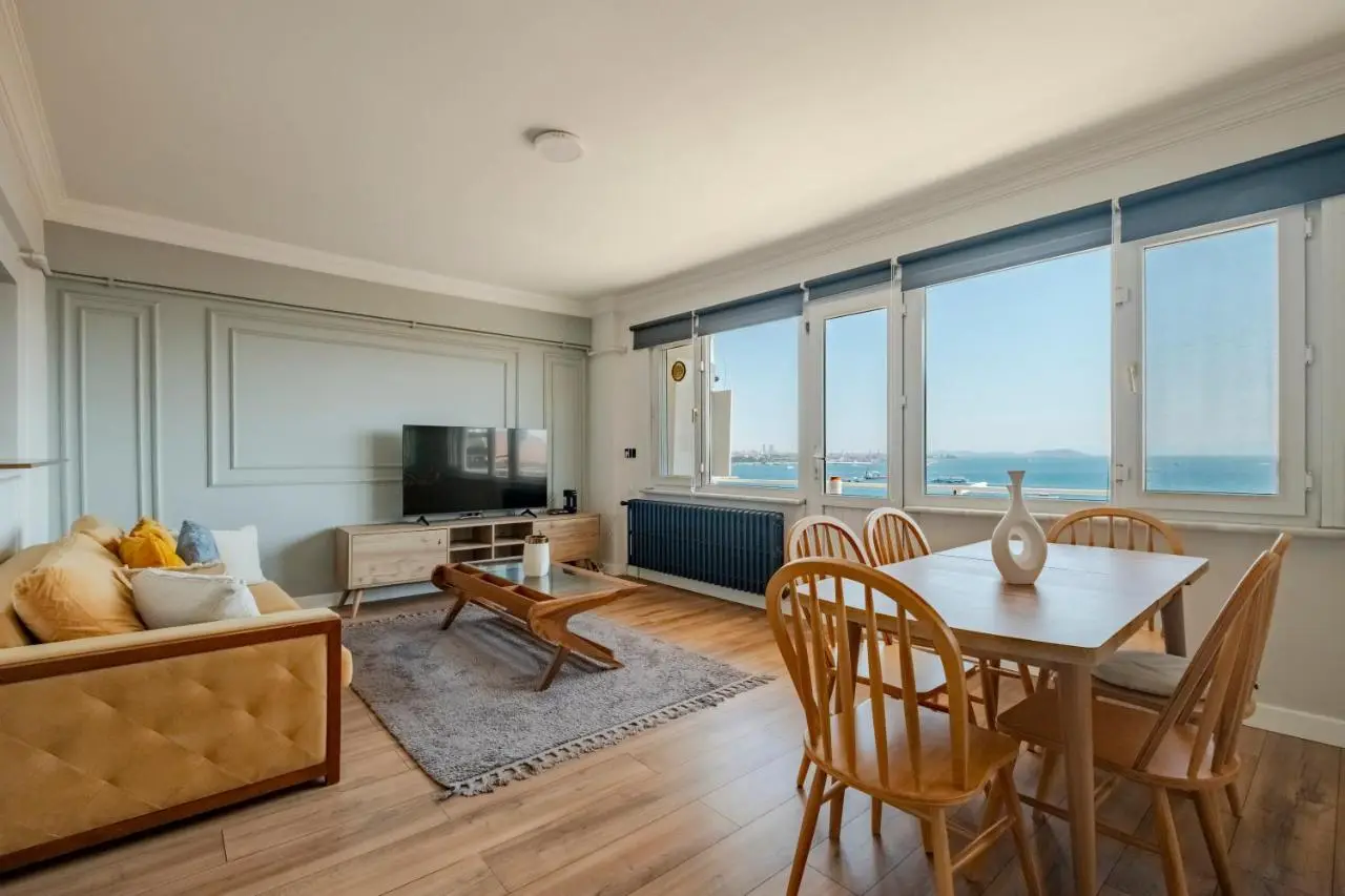 Spacious Sea View Family Suite in Managed Aparthotel with Balcony