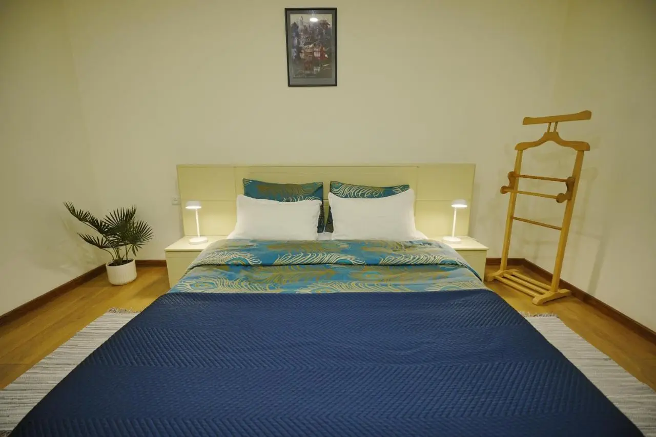 Cozy Apartment Near Holiday Inn