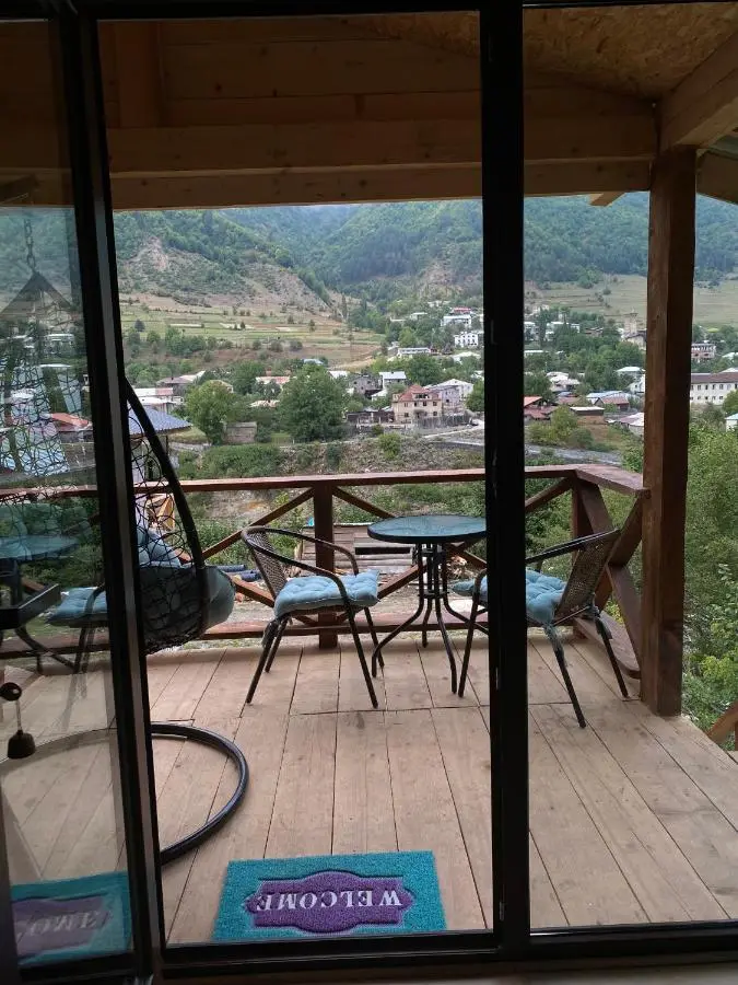 Cottage Cozy Side with Stunning Mountain View