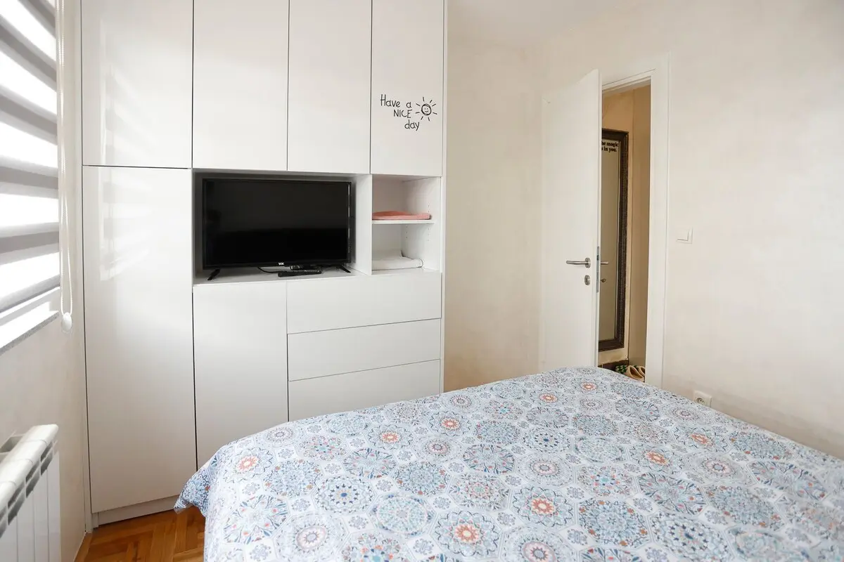 Top Floor Modern Penthouse | Free Parking