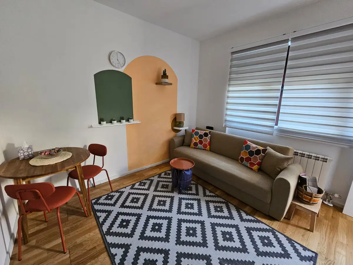 Ginger Cozy Apartment