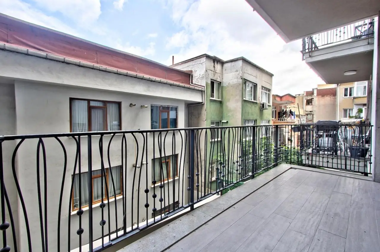 New Build with Modern Amenities and Balcony
