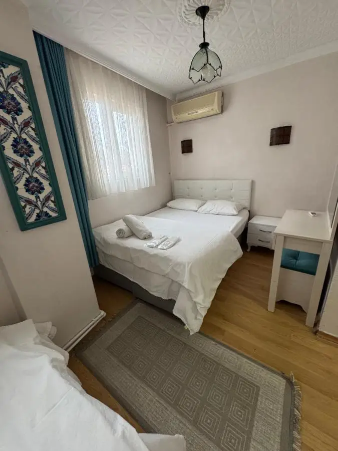 BACHOS HOTEL SULTANAHMET enjoy breakfast on the sea view terrace