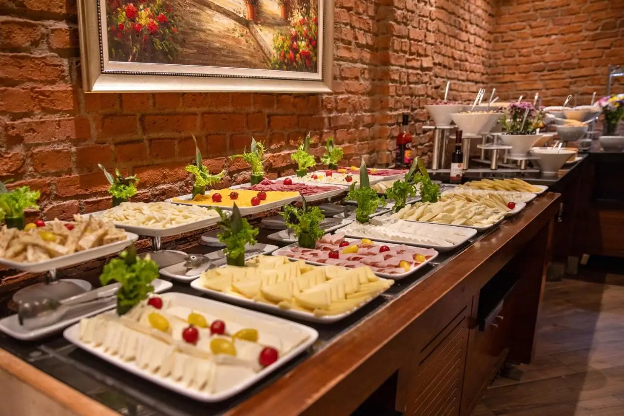Grand Aras Hotel & Suites