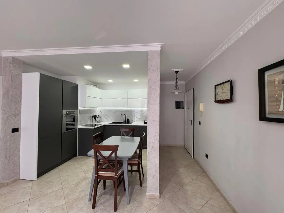 Laureta Central Apartment