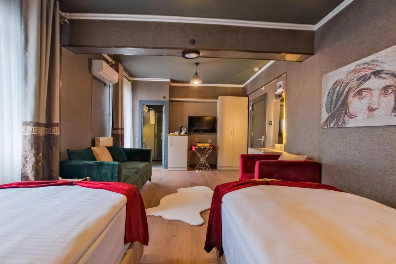 MOONDAY HOTEL
