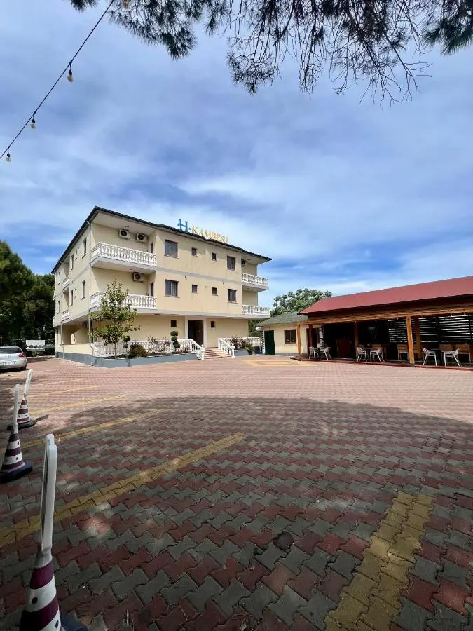 Kamberi Hotel & Apartments