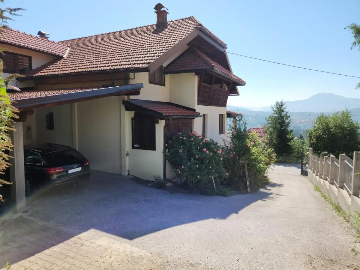 Grand AC Residence with Garden & Parking
