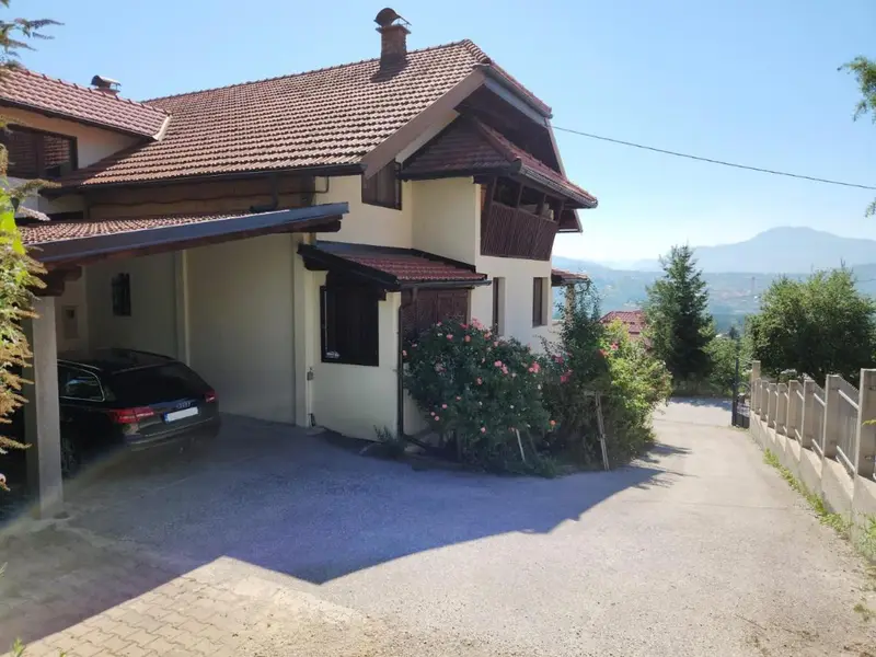 Grand AC Residence with Garden & Parking