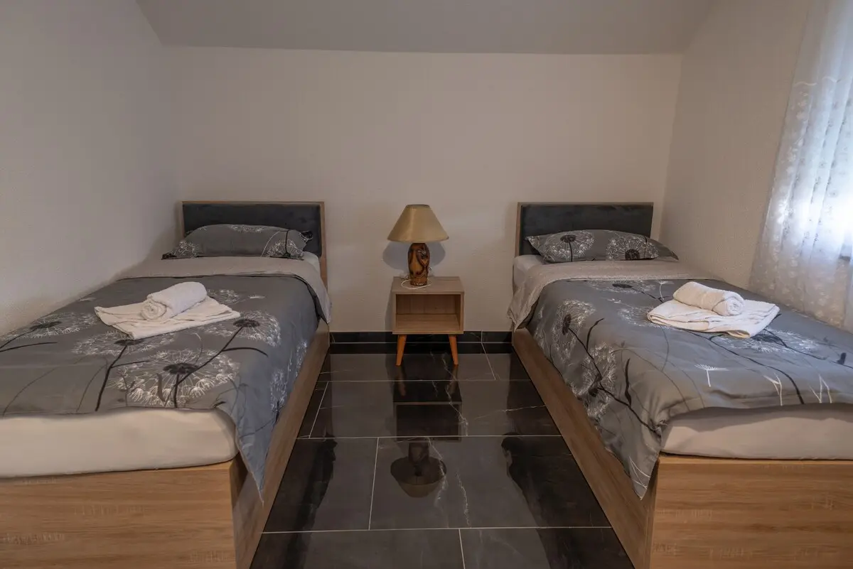 Beautiful 2BDR Nest near Una